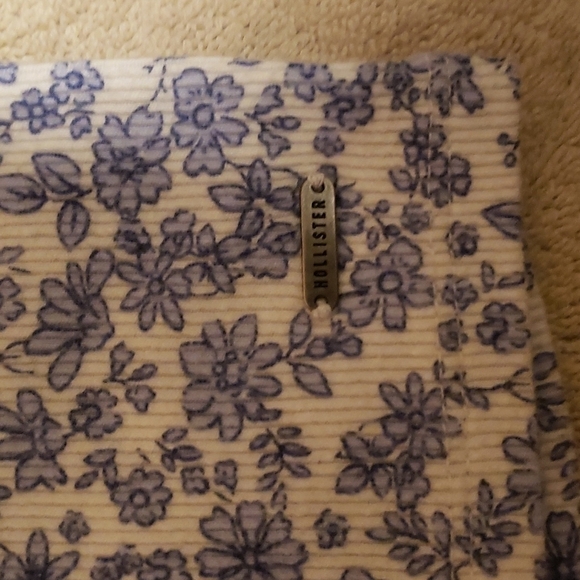 𝅺hollister Short Sleeve Button Up - Picture 2 of 3